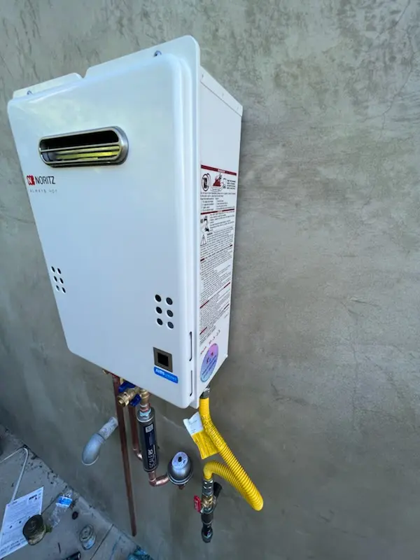 Tankless water heater installation for Braeswood Place homes